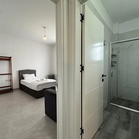 Caesar Blue Luxury 2 Bedroom Helena 45 Lägenhet Gastria