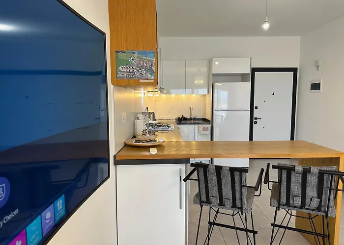 Caesar Blue Luxury 2 Bedroom Helena 45 *